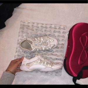 Cheer shoes !
